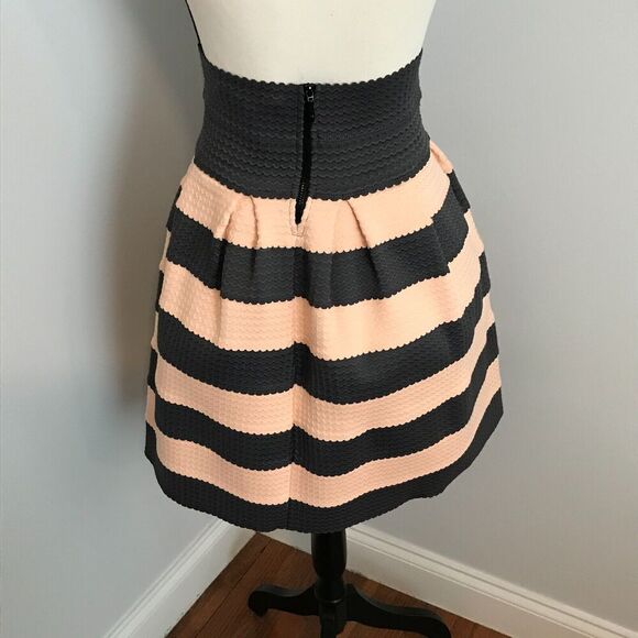 Anthropologie Girls From Savoy Ponte Bell Striped Textured Skirt - Size MED/L - Picture 3 of 8